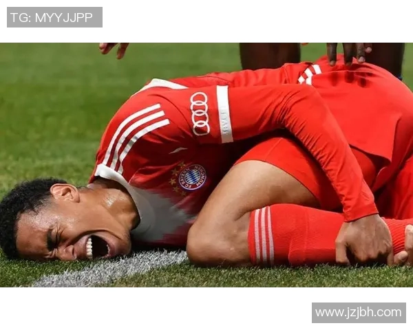 足球球星受伤后紧急包扎处理 伤情暂时稳定奋力拼搏赛场